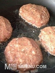 Приготовление блюда по рецепту - Мини-гамбургеры на скорую руку. Шаг 5