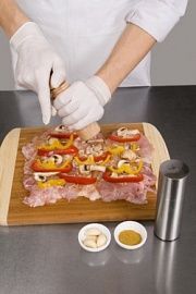 Приготовление блюда по рецепту - Рулет из курицы с грибами. Шаг 2