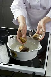 Приготовление блюда по рецепту - Бульон из баранины со шпинатом. Шаг 1