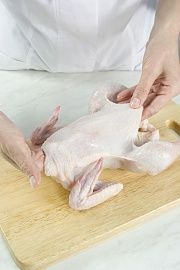 Приготовление блюда по рецепту - Цыплята запеченные по-английски. Шаг 3