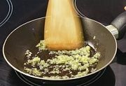 Приготовление блюда по рецепту - Окунь в «чешуе» из картофеля. Шаг 7