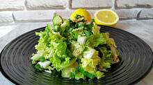 Рецепт - Хрустящий салат с тунцом, легкий и не надоедает!
