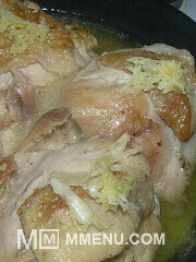 Приготовление блюда по рецепту - Куриные бедра с чесноком. Шаг 2