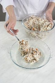 Приготовление блюда по рецепту - Утка, запеченная с рисом, под грибным соусом. Шаг 2