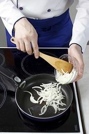 Приготовление блюда по рецепту - Помидоры,  запеченные со шпинатом. Шаг 2
