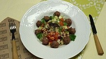 Рецепт - Салат с тефтельками из баранины и булгура