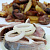 Малосольная сельдь с жареной картошки, грибами и беконом