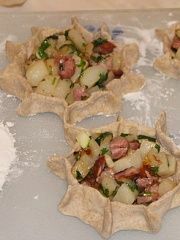 Приготовление блюда по рецепту - Колядки с картошкой и беконом. Шаг 4