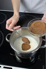 Приготовление блюда по рецепту - Шоколадный крем на манной крупе. Шаг 2