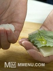 Приготовление блюда по рецепту - Ика шисо (суши с кальмаром и листьями шисо). Шаг 3