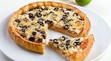 Рецепт - Пицца с рыбой и маслинами
