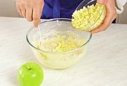 Приготовление блюда по рецепту - Маффины с&nbsp;яблоками и&nbsp;пряностями. Шаг 7