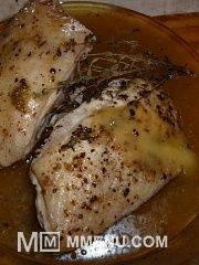 Приготовление блюда по рецепту - Куриные бедрышки с карамельным луком. Шаг 3
