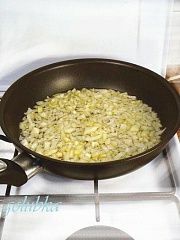 Приготовление блюда по рецепту -     Омлет по-андалузски. Шаг 2