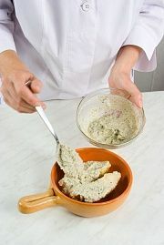 Приготовление блюда по рецепту - Осетрина в соусе из грецких орехов. Шаг 4