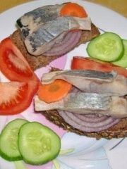 Приготовление блюда по рецепту - Селёдка маринованная в белом вине с морковью. Шаг 7
