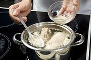Приготовление блюда по рецепту - Заливное из курицы с фруктами. Шаг 2