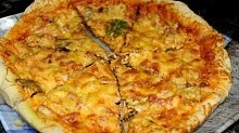 Рецепт - Пицца с курицей, грибами и колбасой.