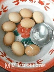 Приготовление блюда по рецепту - чайные яйца. Шаг 3