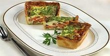 Рецепт - Пирог с копченой форелью и луком