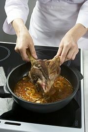 Приготовление блюда по рецепту - Баранина по-итальянски (2). Шаг 4