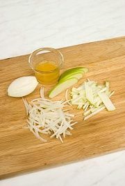 Приготовление блюда по рецепту - Салат из сыра с апельсинами. Шаг 3