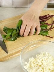 Приготовление блюда по рецепту - Пирог осетинский с листьями свеклы. Шаг 1