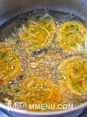 Приготовление блюда по рецепту - Луковые оладьи (Bhaji). Шаг 5