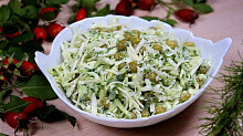 Рецепт - Салат с капустой, зеленым горошком и яйцом