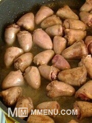 Приготовление блюда по рецепту - Куриные сердечки с грецкими орехами. Шаг 2