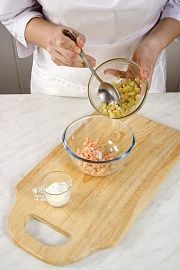 Приготовление блюда по рецепту - Блинчики с креветками. Шаг 2