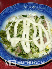 Приготовление блюда по рецепту - Классический салат с тунцом. Шаг 5