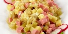 Рецепт - Салат с колбасой и сыром