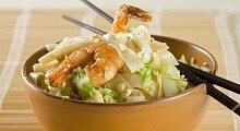 Рецепт - Лапша рисовая с креветками и кальмарами