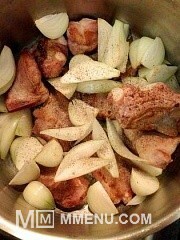 Приготовление блюда по рецепту - Жаркое со свиными рёбрышками. Шаг 5