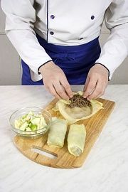 Приготовление блюда по рецепту - Голубцы с телятиной и яблоками. Шаг 4