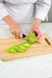 Приготовление блюда по рецепту - Салат из зеленых помидоров (2). Шаг 2