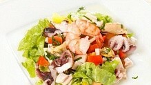 Рецепт - Овощной салат с морепродуктами