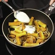 Приготовление блюда по рецепту - Кабачки, фаршированные грибами (2). Шаг 4