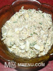 Приготовление блюда по рецепту - Салат из консервированной рыбы в масле. Шаг 8