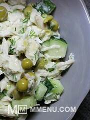 Приготовление блюда по рецепту - Диетический салат из куриной грудки, овощей и кефира. Шаг 5