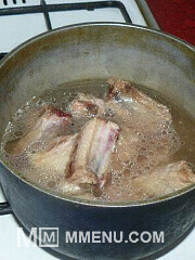 Приготовление блюда по рецепту - Тушеные свиные ребра. Шаг 3