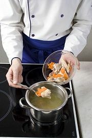 Приготовление блюда по рецепту - Суп с овощами. Шаг 4