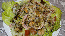 Рецепт - салат из мидий и щупальцев кальмара с рисом и овощами "Сокровища океана"