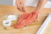 Приготовление блюда по рецепту - Весенний салат с жареной горбушей. Шаг 1