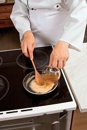Приготовление блюда по рецепту - Перепела в сметане с сырными кнелями. Шаг 2