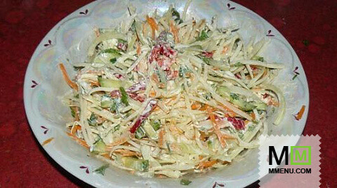 Легкий салат из кольраби.