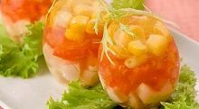 Рецепт - Яйца заливные с рыбой и овощами