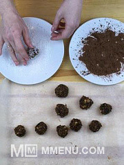 Приготовление блюда по рецепту - Домашние конфеты из сухофруктов с грецким орехом. Шаг 3