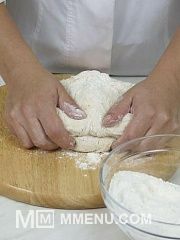 Приготовление блюда по рецепту - Луковый хлеб с сыром. Шаг 2